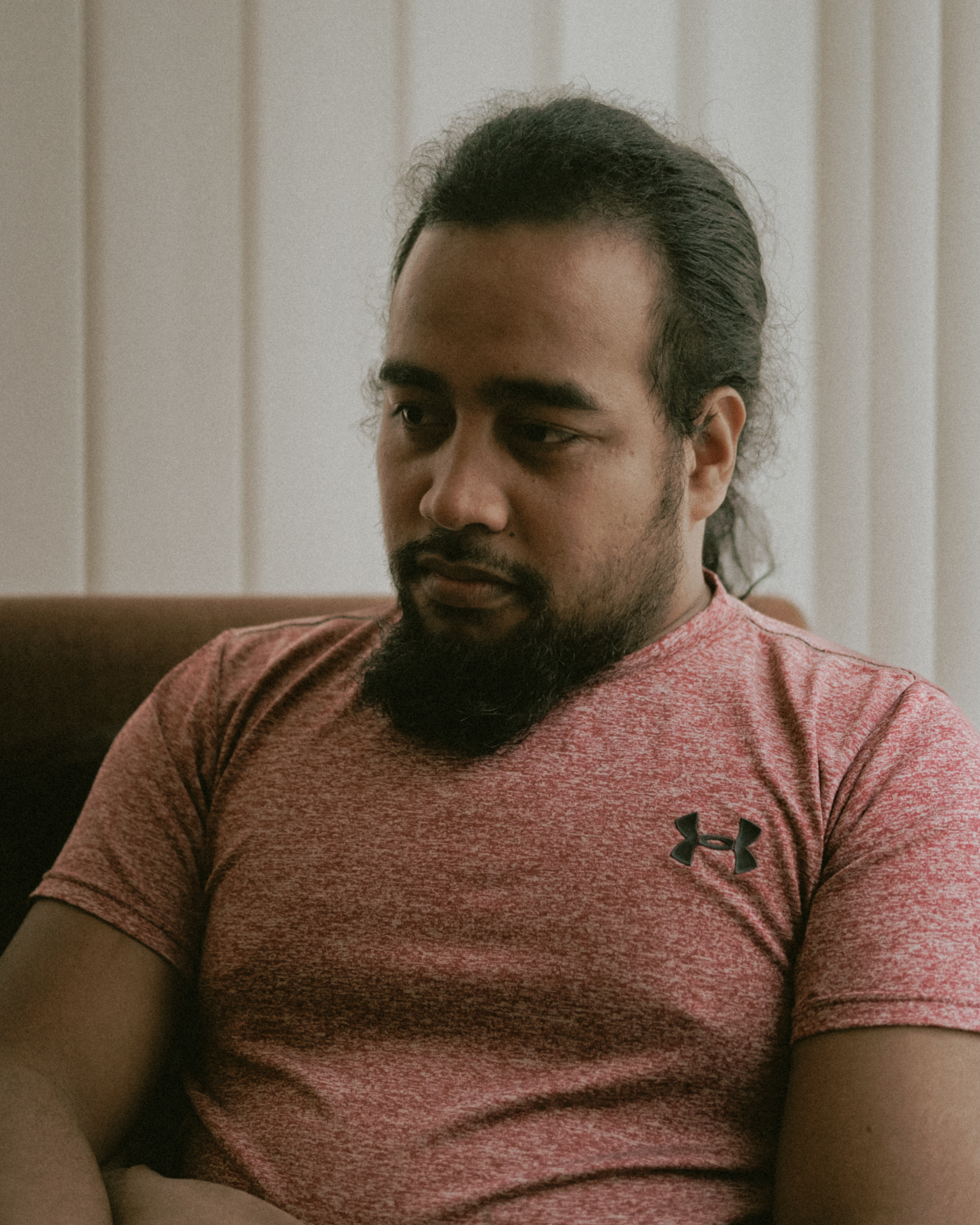 Kaumai Taneuaa, 25, ist Seemann und aufgrund von den Folgen für den Personentransfer durch Covid19 seit 20 Monaten nicht in der Lage nach Hause nach Kiribati zu reisen. Während dieser Zeit wurde sein Sohn geboren, den er noch nie küssen oder anfassen k